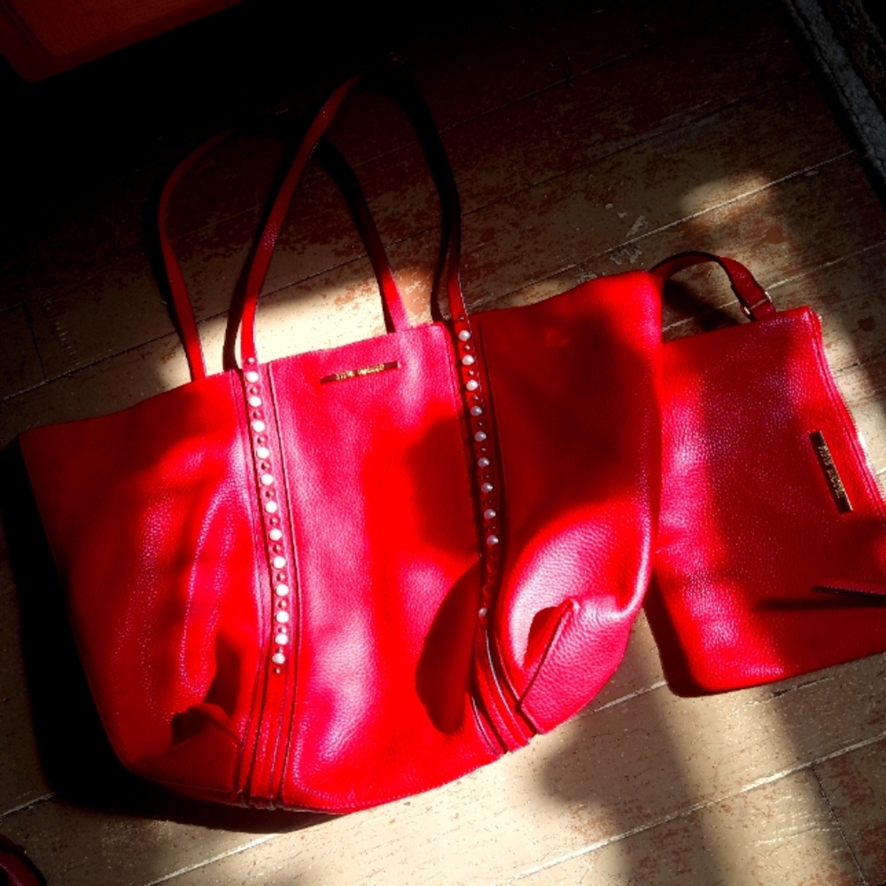 Elegant Red Tote Bag with Pouch